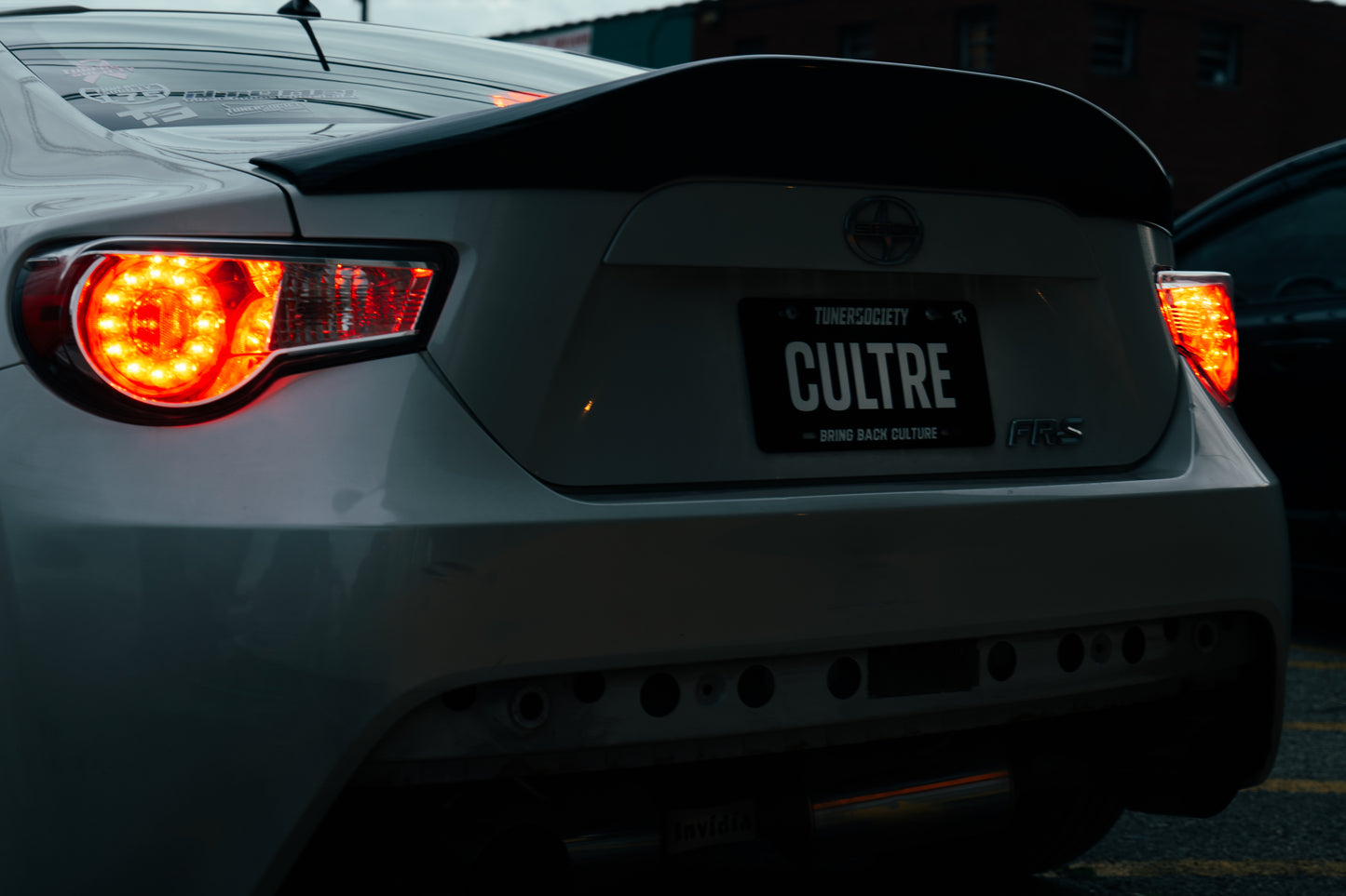 CULTRE Plate